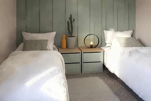 Exclusive 3 bedroom Sauna Lodge sleeps 6 - Green Hill Farm Holiday Village, Landford,  Nr Salisbury