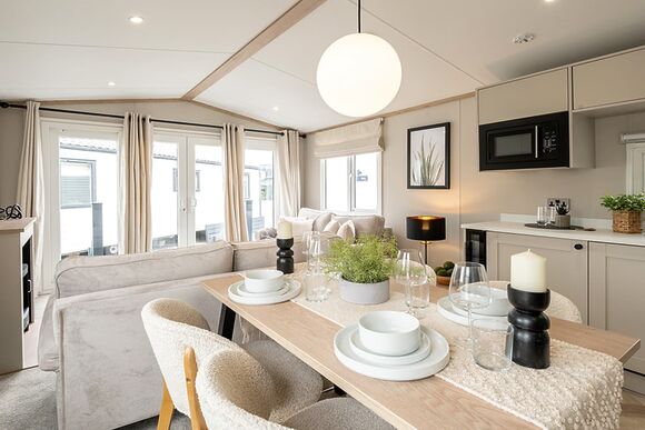 Premium Hot Tub 4 bedroom Holiday Home sleeps 8 - Green Hill Farm Holiday Village, Landford,  Nr Salisbury