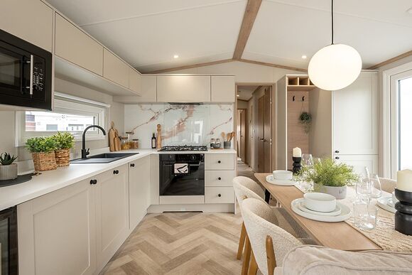 Premium Hot Tub 4 bedroom Holiday Home sleeps 8 - Green Hill Farm Holiday Village, Landford,  Nr Salisbury