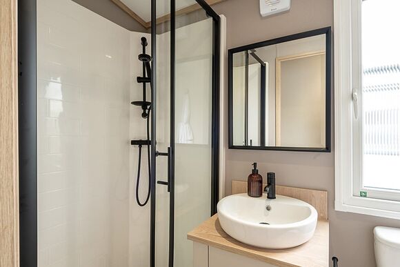 Premium Hot Tub 4 bedroom Holiday Home sleeps 8 - Green Hill Farm Holiday Village, Landford,  Nr Salisbury