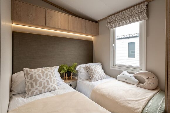 Premium 4 bedroom Holiday Home sleeps 8 - Green Hill Farm Holiday Village, Landford,  Nr Salisbury