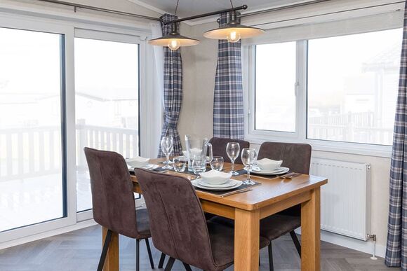 Exclusive 2 bedroom Lodge sleeps 4 (Pet) - Green Hill Farm Holiday Village, Landford,  Nr Salisbury