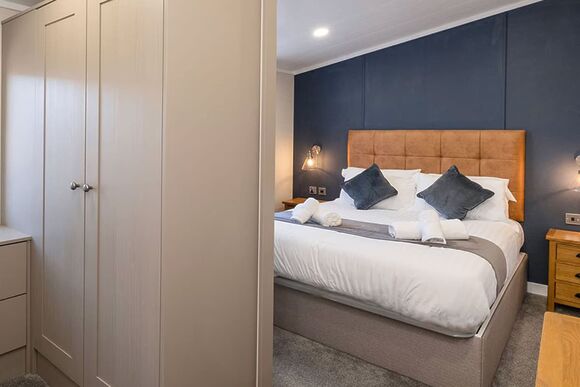 Exclusive 2 bedroom Lodge sleeps 4 (Pet) - Green Hill Farm Holiday Village, Landford,  Nr Salisbury