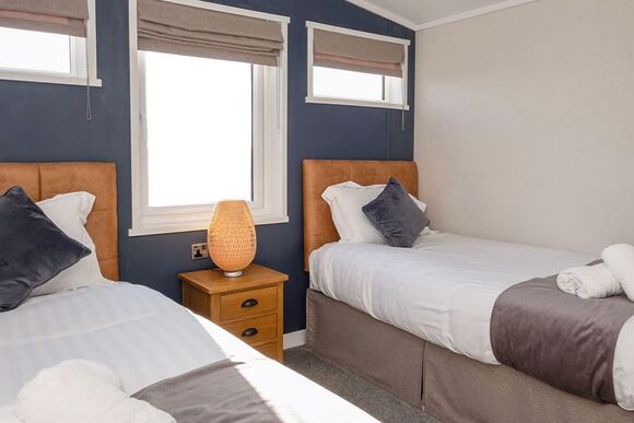 Exclusive 2 bedroom Lodge sleeps 4 (Pet) - Green Hill Farm Holiday Village, Landford,  Nr Salisbury