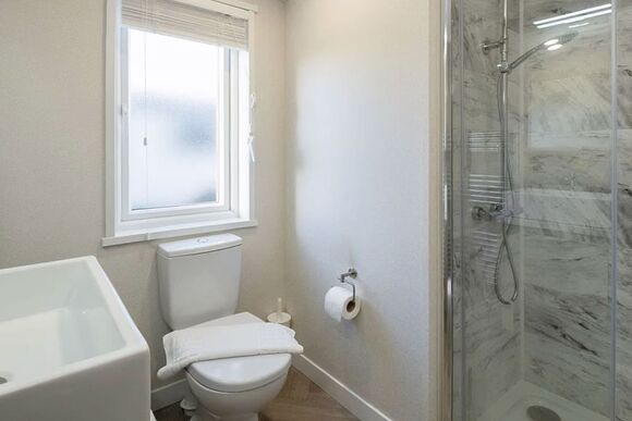 Exclusive 2 bedroom Lodge sleeps 4 (Pet) - Green Hill Farm Holiday Village, Landford,  Nr Salisbury