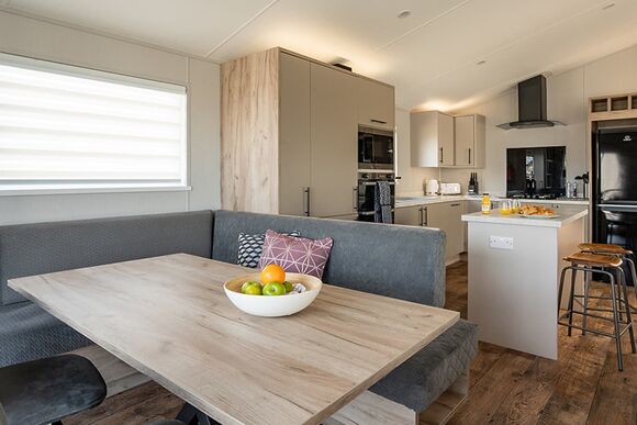 Exclusive 3 bedroom Lodge sleeps 6 - Green Hill Farm Holiday Village, Landford,  Nr Salisbury