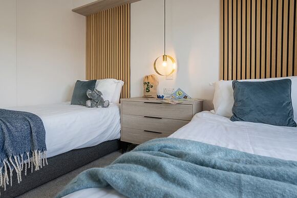 Exclusive 3 bedroom Lodge sleeps 6 - Green Hill Farm Holiday Village, Landford,  Nr Salisbury