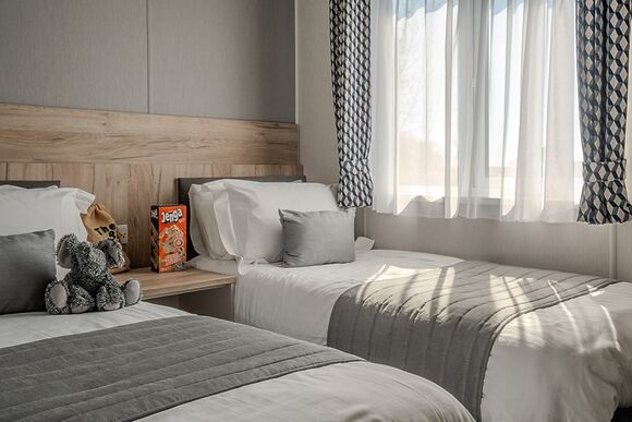 Exclusive 3 bedroom Lodge sleeps 6 - Green Hill Farm Holiday Village, Landford,  Nr Salisbury