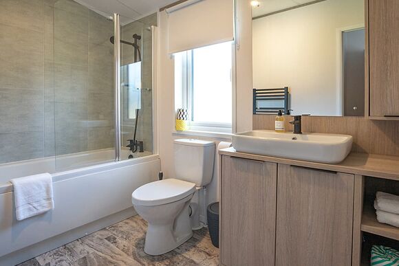 Exclusive 3 bedroom Lodge sleeps 6 - Green Hill Farm Holiday Village, Landford,  Nr Salisbury