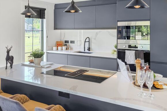 Autograph Hot Tub 2 bed Luxury Lodge sleeps 4 - Green Hill Farm Holiday Village, Landford,  Nr Salisbury