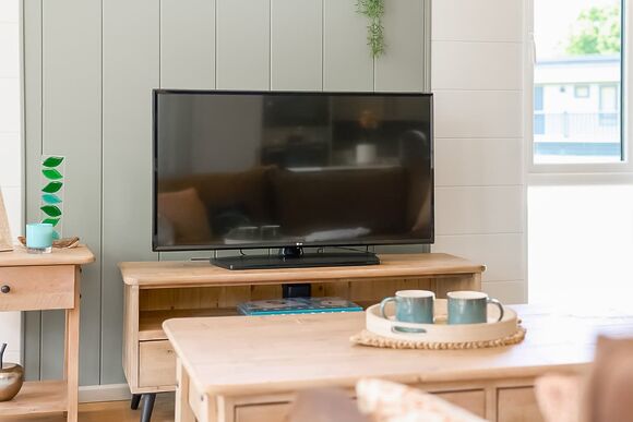 Autograph Glass House Hot Tub 2 Luxury  Slps 4 - Green Hill Farm Holiday Village, Landford,  Nr Salisbury