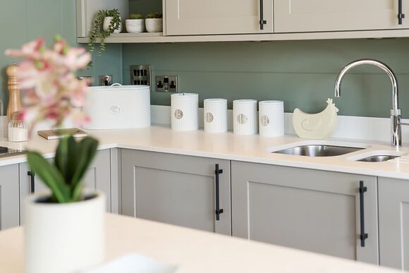 Autograph Glass House Hot Tub 2 Luxury  Slps 4 - Green Hill Farm Holiday Village, Landford,  Nr Salisbury