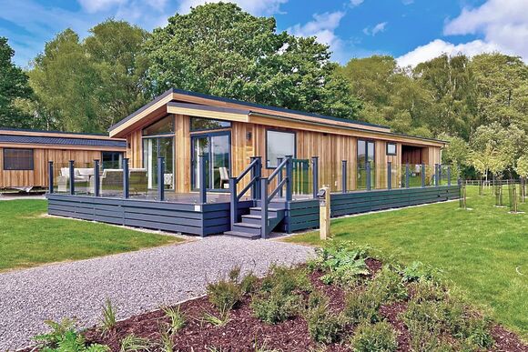 Autograph Retreat Hot Tub 2 bed Luxury Lodge slps 4 - Green Hill Farm Holiday Village, Landford,  Nr Salisbury