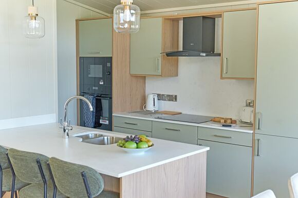 Autograph Retreat Hot Tub 2 bed Luxury Lodge slps 4 - Green Hill Farm Holiday Village, Landford,  Nr Salisbury
