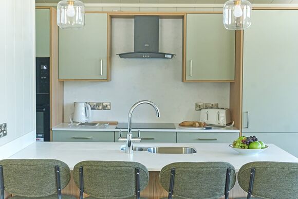 Autograph Retreat Hot Tub 2 bed Luxury Lodge slps 4 - Green Hill Farm Holiday Village, Landford,  Nr Salisbury