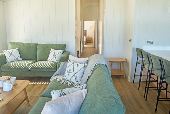 Autograph Retreat Hot Tub 3 bed Luxury Lodge slps 6 - Green Hill Farm Holiday Village, Landford,  Nr Salisbury