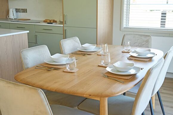 Autograph Retreat Hot Tub 3 bed Luxury Lodge slps 6 - Green Hill Farm Holiday Village, Landford,  Nr Salisbury
