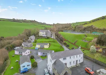 Gilfach Holiday Apartments, Gilfach-Yr-Halen