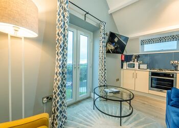 Bijou Cottage - Gilfach Holiday Apartments, Gilfach-Yr-Halen