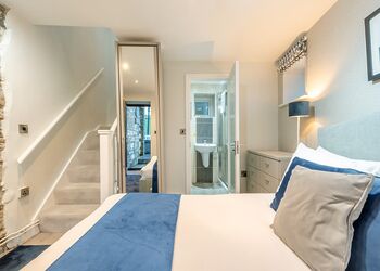 Bijou Cottage - Gilfach Holiday Apartments, Gilfach-Yr-Halen