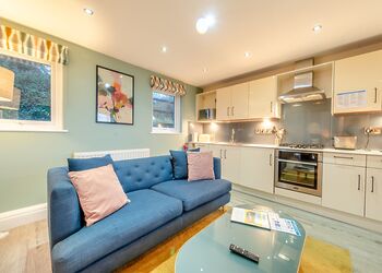 Gilfach Apartment Hot Tub - Gilfach Holiday Apartments, Gilfach-Yr-Halen