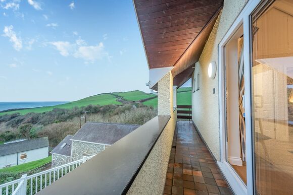 Gilfach Apartment - Gilfach Holiday Apartments, Gilfach-Yr-Halen