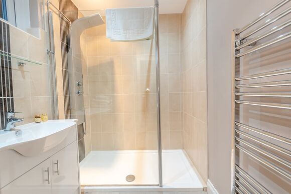 Gilfach Apartment - Gilfach Holiday Apartments, Gilfach-Yr-Halen