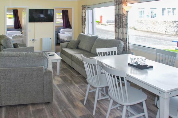 Silver 3 Bed Chalet (Pet) - Gilfach Holiday Apartments, Gilfach-Yr-Halen
