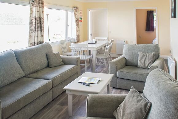 Silver 3 Bed Chalet (Pet) - Gilfach Holiday Apartments, Gilfach-Yr-Halen