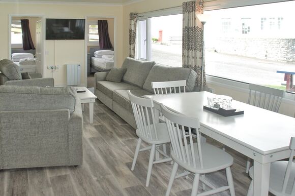 Silver 3 Bed Chalet (Pet) - Gilfach Holiday Apartments, Gilfach-Yr-Halen