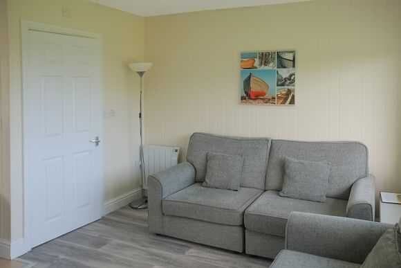 Silver 2 Bed Chalet (Pet) - Gilfach Holiday Apartments, Gilfach-Yr-Halen