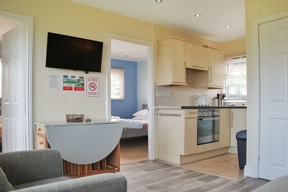 Silver 2 Bed Chalet (Pet) - Gilfach Holiday Apartments, Gilfach-Yr-Halen