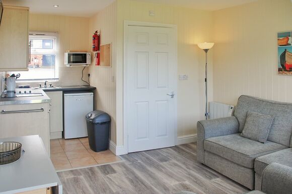 Silver 2 Bed Chalet - Gilfach Holiday Apartments, Gilfach-Yr-Halen