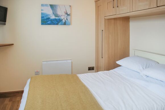 Gold 2 Bed Chalet - Gilfach Holiday Apartments, Gilfach-Yr-Halen