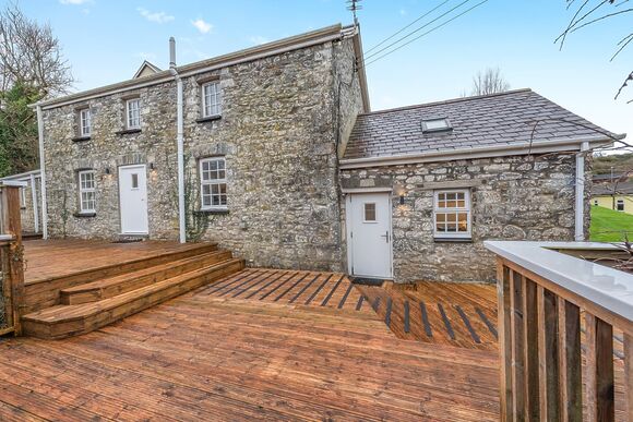 Cwm Cottage - Gilfach Holiday Apartments, Gilfach-Yr-Halen