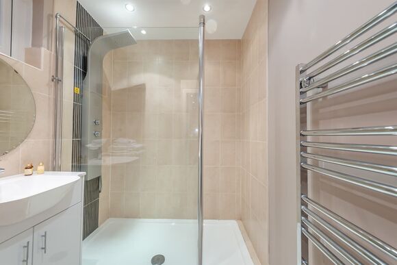 Gilfach Apartment Hot Tub - Gilfach Holiday Apartments, Gilfach-Yr-Halen