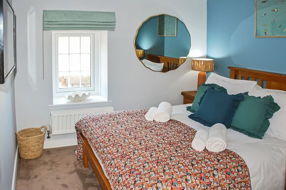 The Courtyard Apartment - Gilfach Holiday Apartments, Gilfach-Yr-Halen