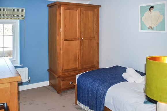 The Courtyard Apartment - Gilfach Holiday Apartments, Gilfach-Yr-Halen