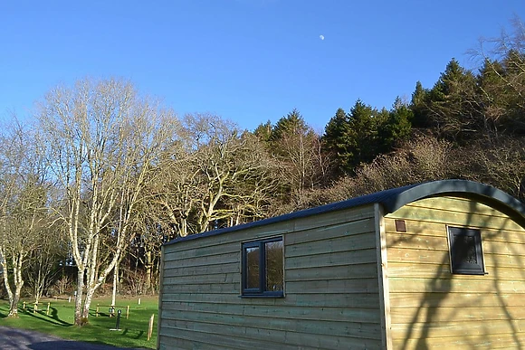 Shepherd's Hut Spa - Glampio Gelli Glamping - Lodges - Book Online -  Hoseasons