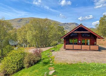 Hideaway Lodge - Glen Clova Lodges, Nr Kirriemuir