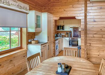 Clova Lodge - Glen Clova Lodges, Nr Kirriemuir