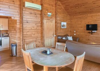 Clova Lodge - Glen Clova Lodges, Nr Kirriemuir