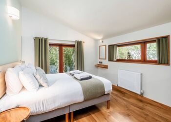 Golden Oak 4 Bed Pet - Glentress Forest, Peebles