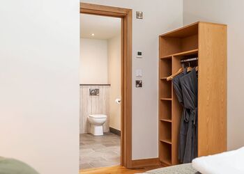 Golden Oak 4 Bed Pet - Glentress Forest, Peebles