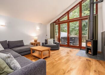 Golden Oak 3 Bed Pet Free (2 double and 1 twin) - Glentress Forest, Peebles