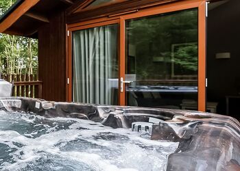 Golden Oak 3 Bed Pet Free (2 double and 1 twin) - Glentress Forest, Peebles