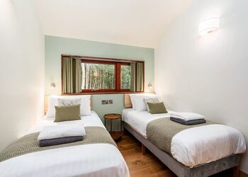 Golden Oak 3 Bed Pet Free (2 double and 1 twin) - Glentress Forest, Peebles