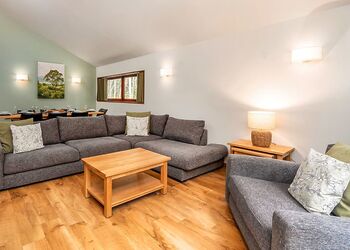 Golden Oak 3 Bed Pet (2 doubles and 1 twin) - Glentress Forest, Peebles