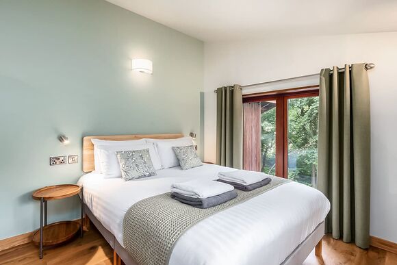 Golden Oak 4 Bed Pet - Glentress Forest, Peebles