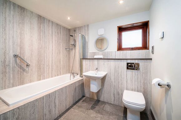 Golden Oak 4 Bed Pet - Glentress Forest, Peebles